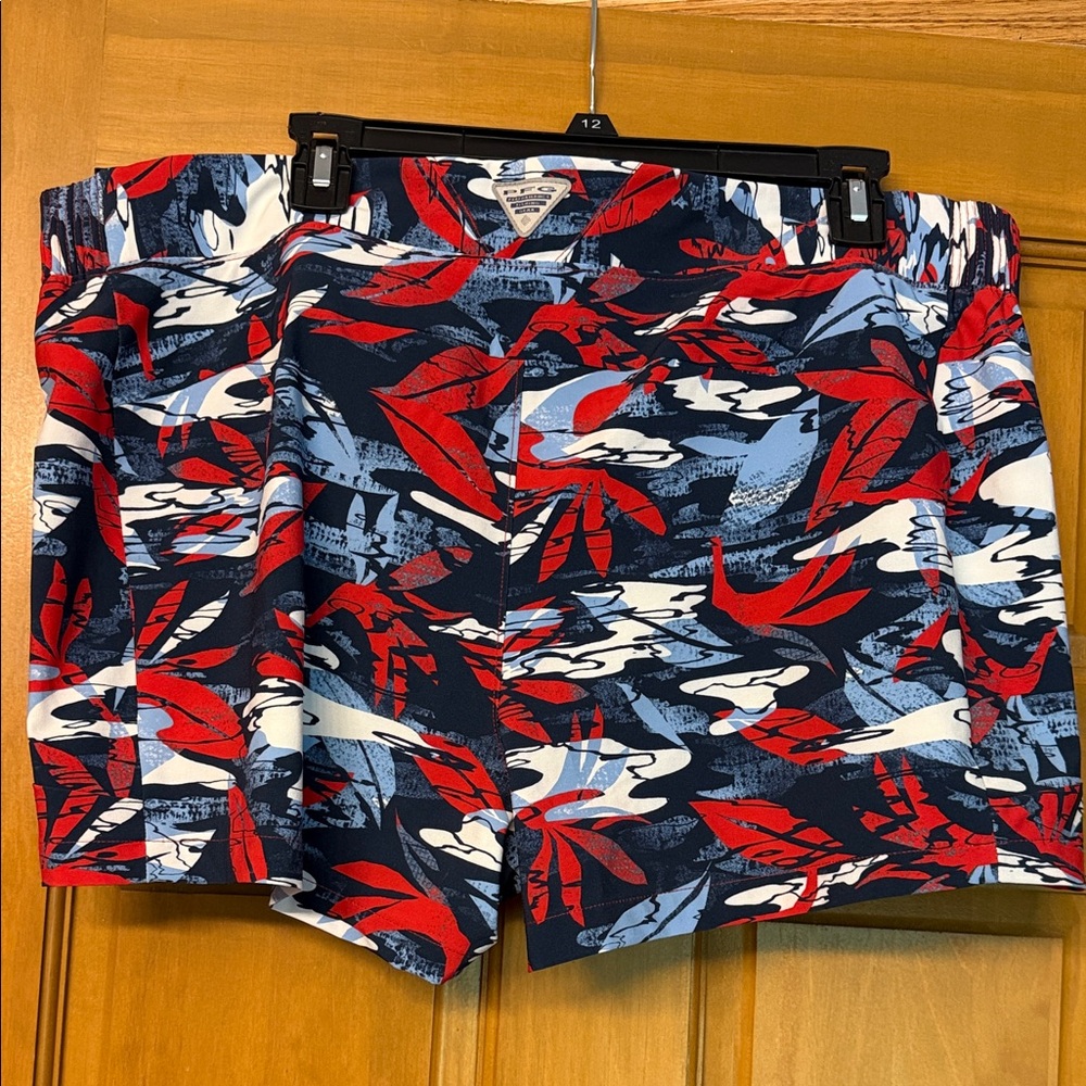 Columbia Red and Blue Patterned Shorts UPF 50 Omni-Shade - Picture 4 of 5